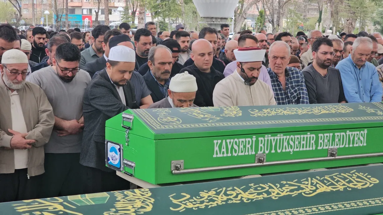 Yemek yerken öldürülmüştü! Akademisyenin katillerine 26 günde müebbet verildi