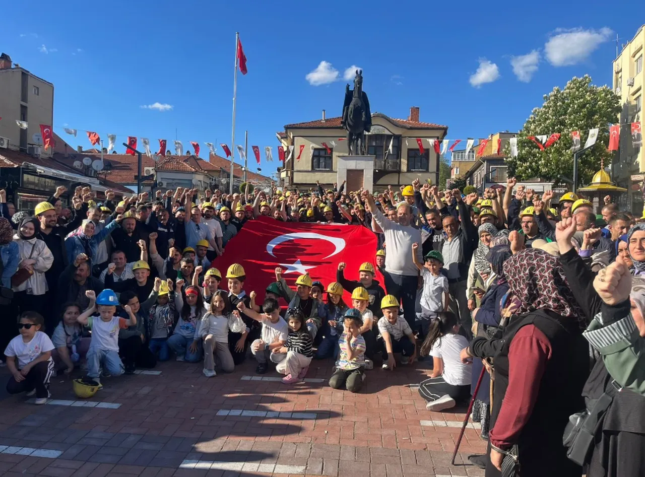 2 yıldır paralarını alamıyorlar! Maden işçileri kazan kaldırdı
