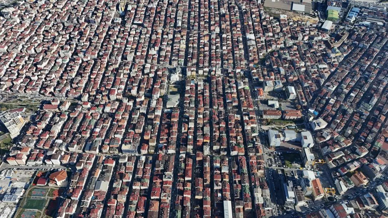 Aynı ilçe, iki farklı hayat tarzı! İstanbul'da dikkat çeken görüntü