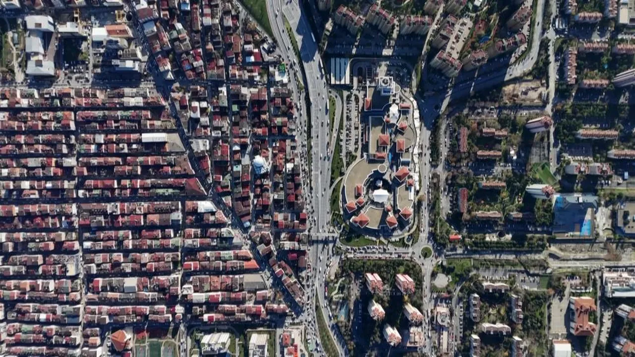 Aynı ilçe, iki farklı hayat tarzı! İstanbul'da dikkat çeken görüntü