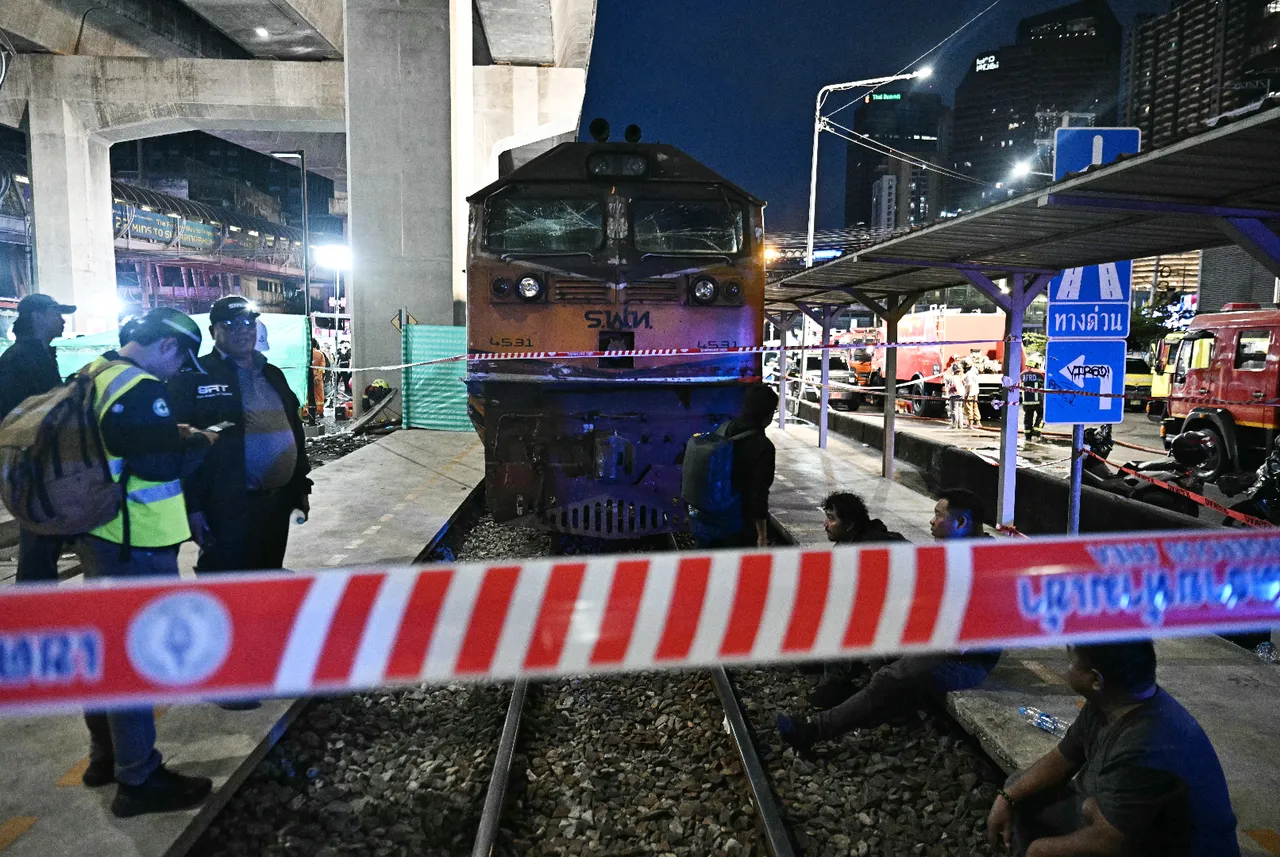 Bangkok'ta feci kaza! Yük treniyle otobüs çarpıştı: Çok sayıda ölü ve yaralı var