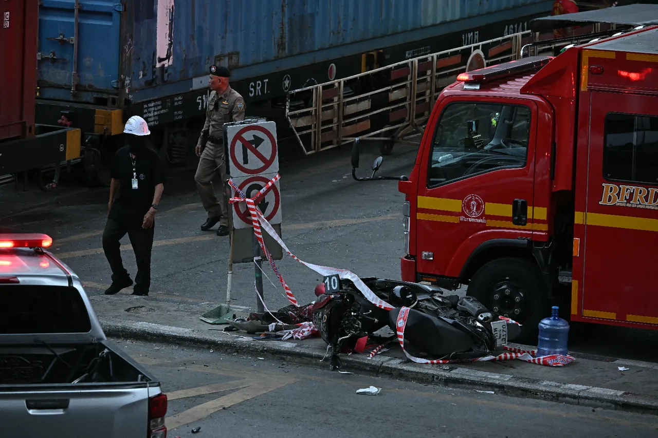 Bangkok'ta feci kaza! Yük treniyle otobüs çarpıştı: Çok sayıda ölü ve yaralı var