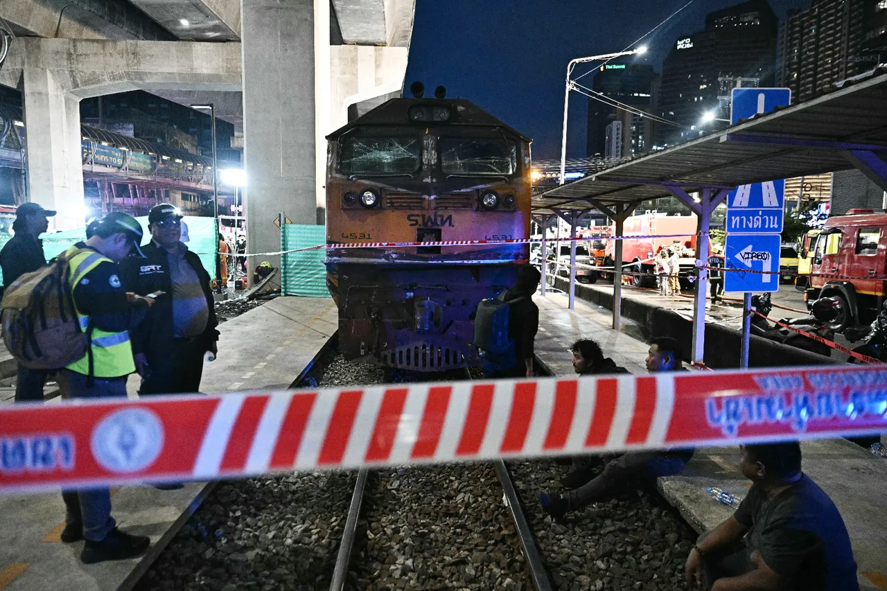 Bangkok'ta feci kaza! Yük treniyle otobüs çarpıştı: Çok sayıda ölü ve yaralı var
