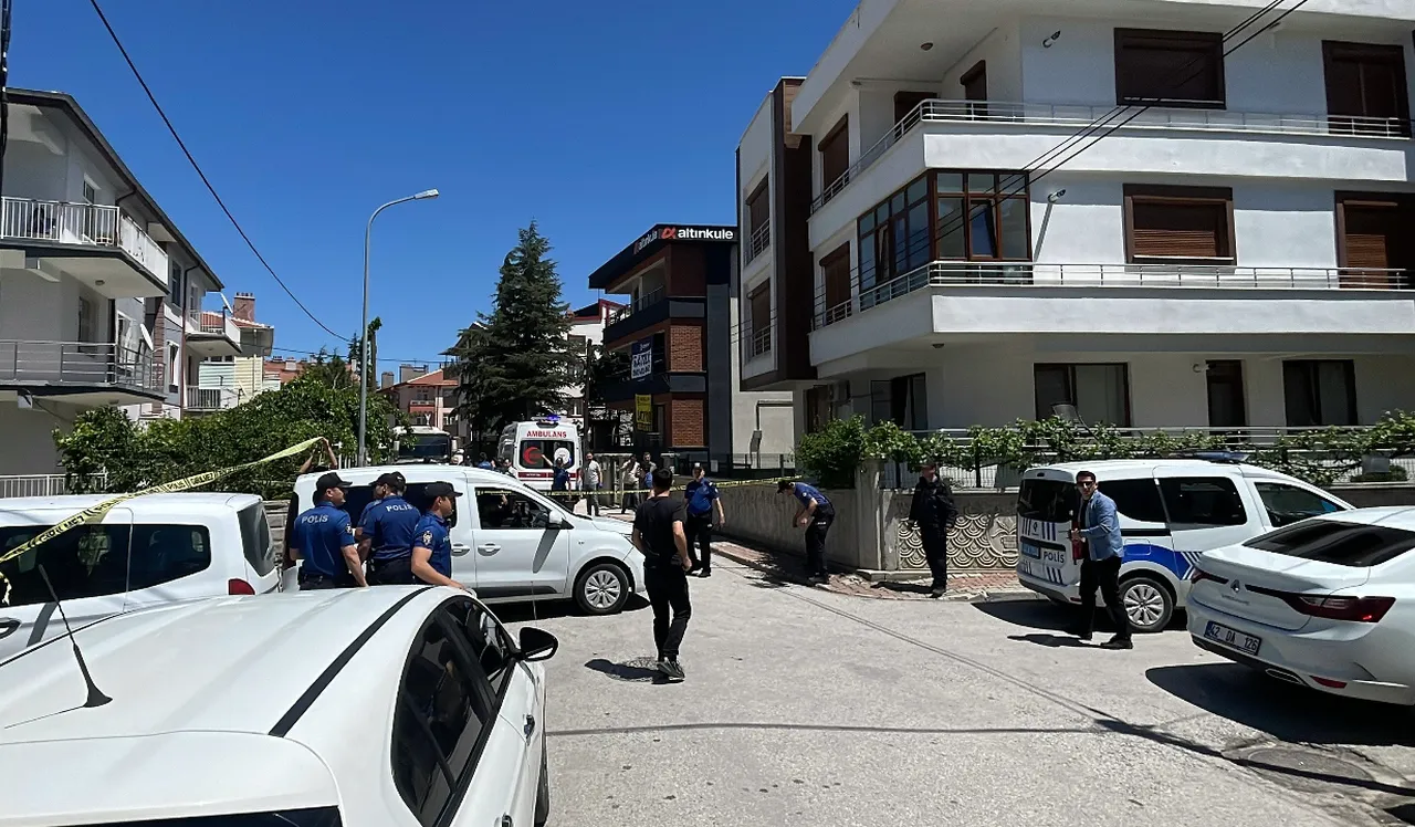 Bir aile darmadağın! Tartıştığı anne babasını gözünü kırpmadan öldürdü