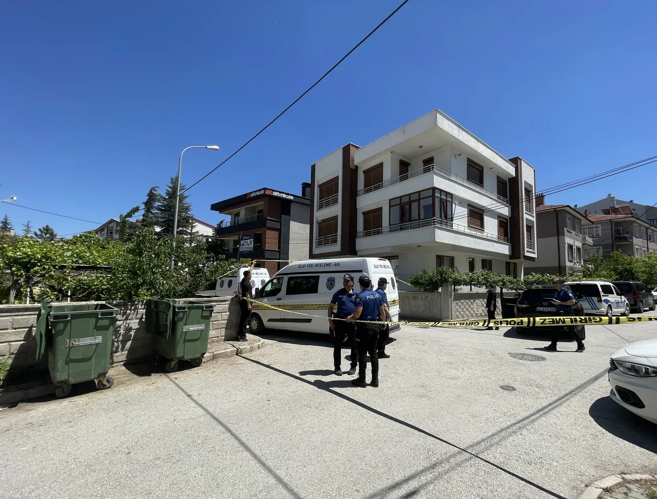 Bir aile darmadağın! Tartıştığı anne babasını gözünü kırpmadan öldürdü