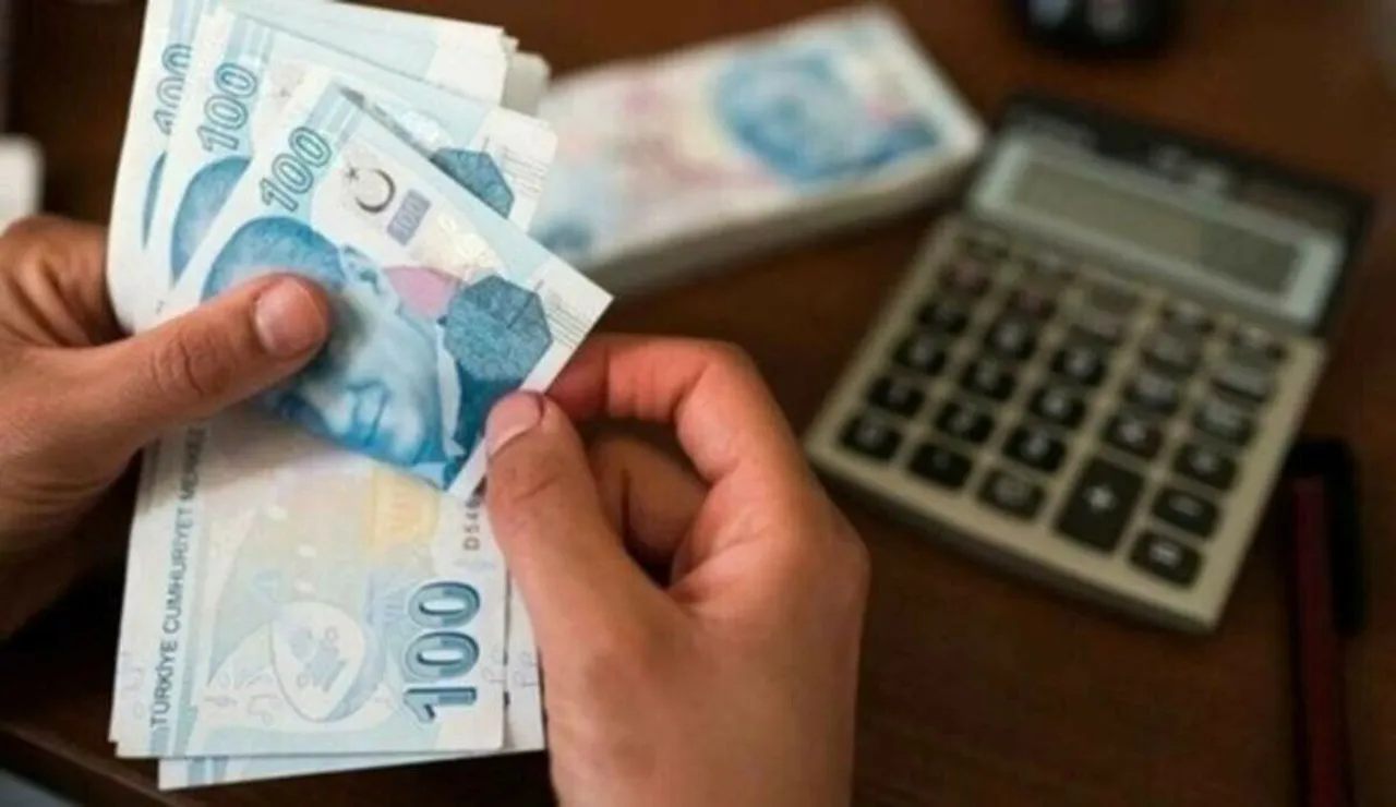 Çifte bayram! Emekli ikramiyesi ve maaşlar bugün hesapta