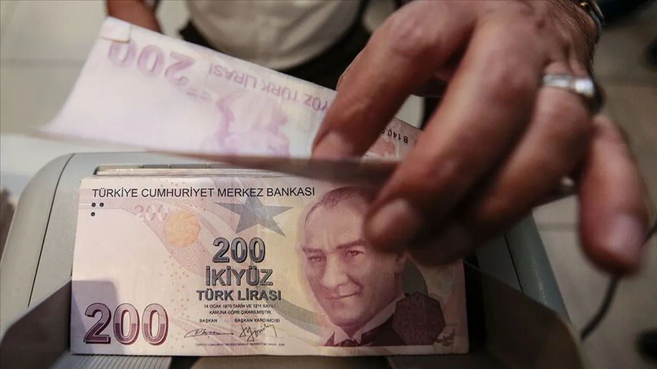Çifte bayram! Emekli ikramiyesi ve maaşlar bugün hesapta
