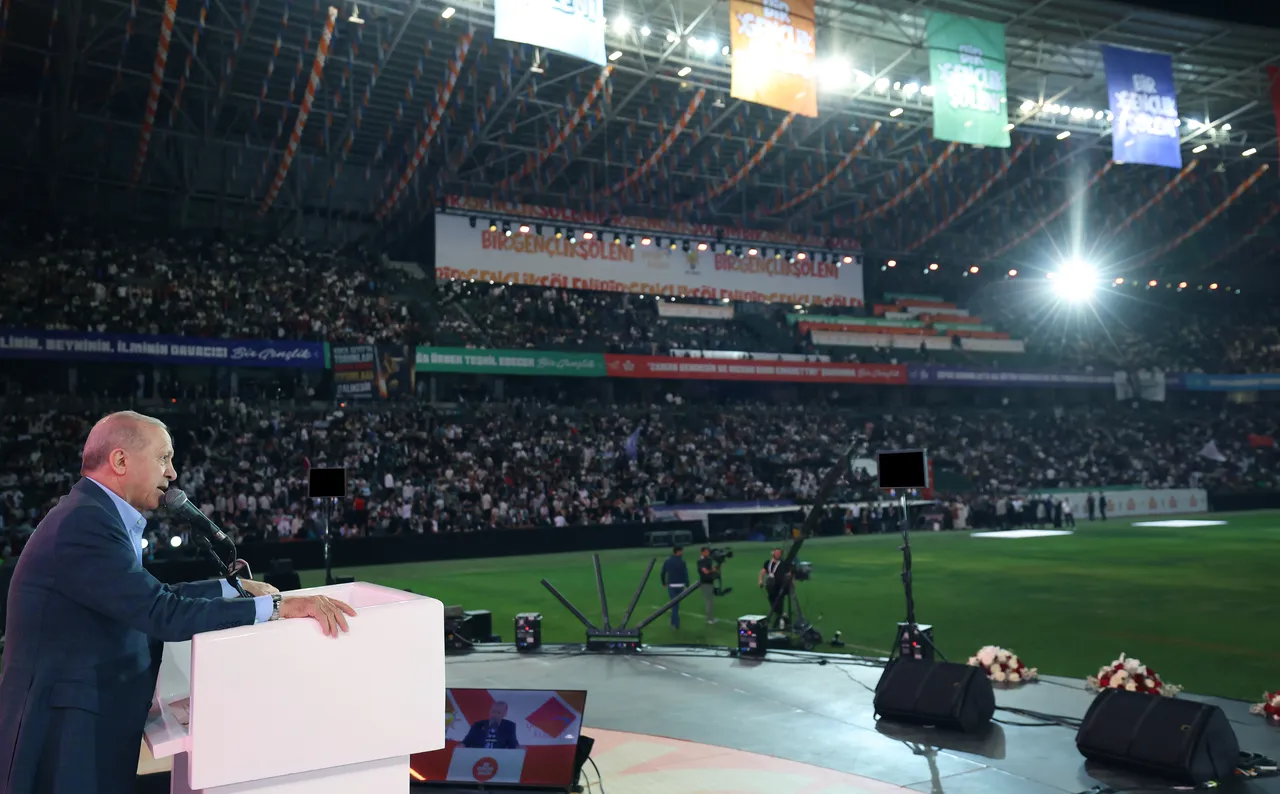 Cumhurbaşkanı Erdoğan'dan gençlere mesaj: Fatih’in ruhu ölmez