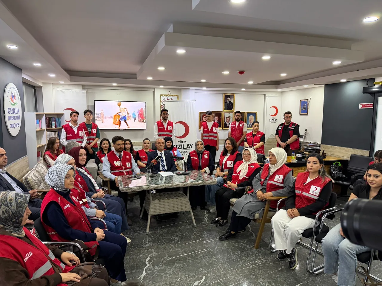 "Evde kalsın kızlar" paylaşımı olay olmuştu! Kızılay şube başkanı Cafer Beydilli özür diledi