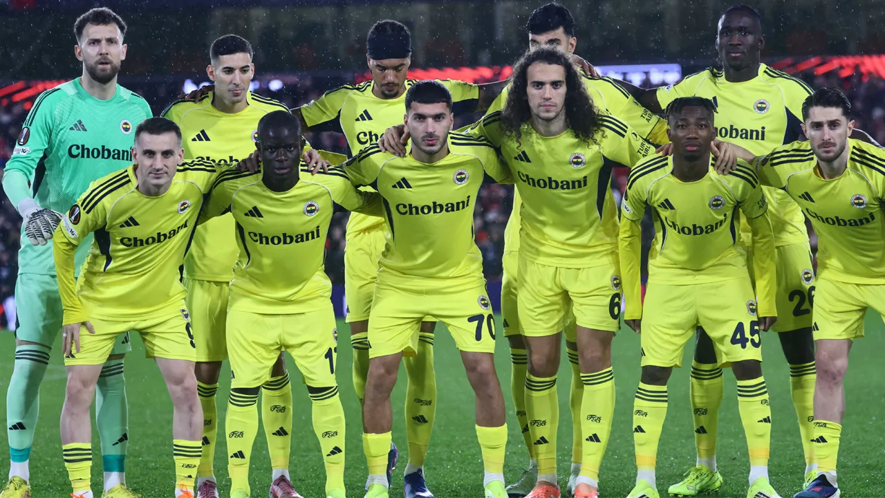 Fenerbahçe, 3 yıllık imzayı açıkladı: Çubuklu formayla nice başarılar
