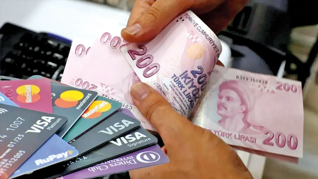 Her iki kişiden biri borçlu! Vatandaşın kredi kartı borcu 3 trilyon TL’yi aştı