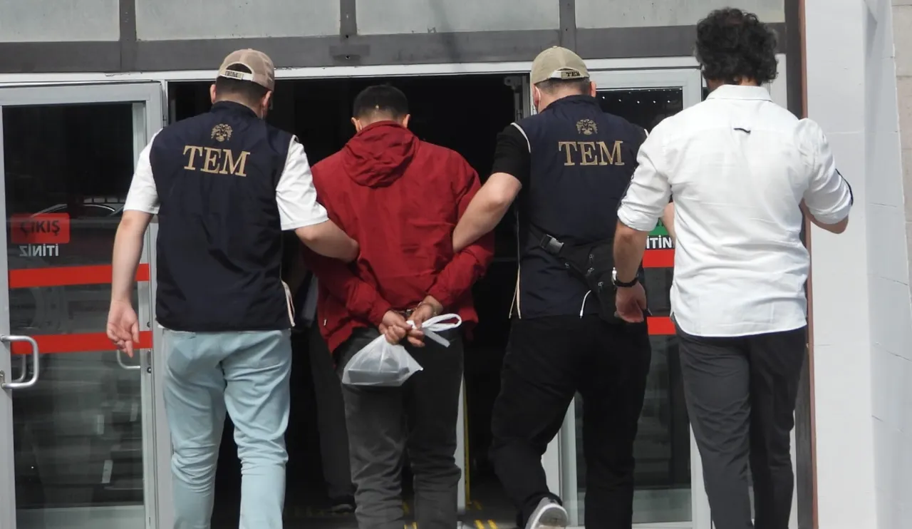 Interpol kırmızı bültenle arıyordu, Eskişehir'de yakalandı