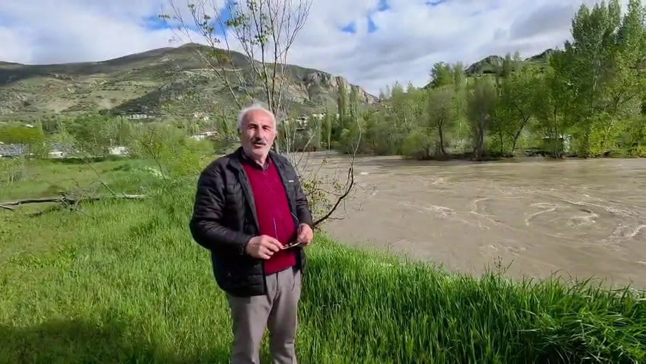Karlar eridi, su seviyesi yükseldi! Ekipler alarmda, evler boşaltılıyor
