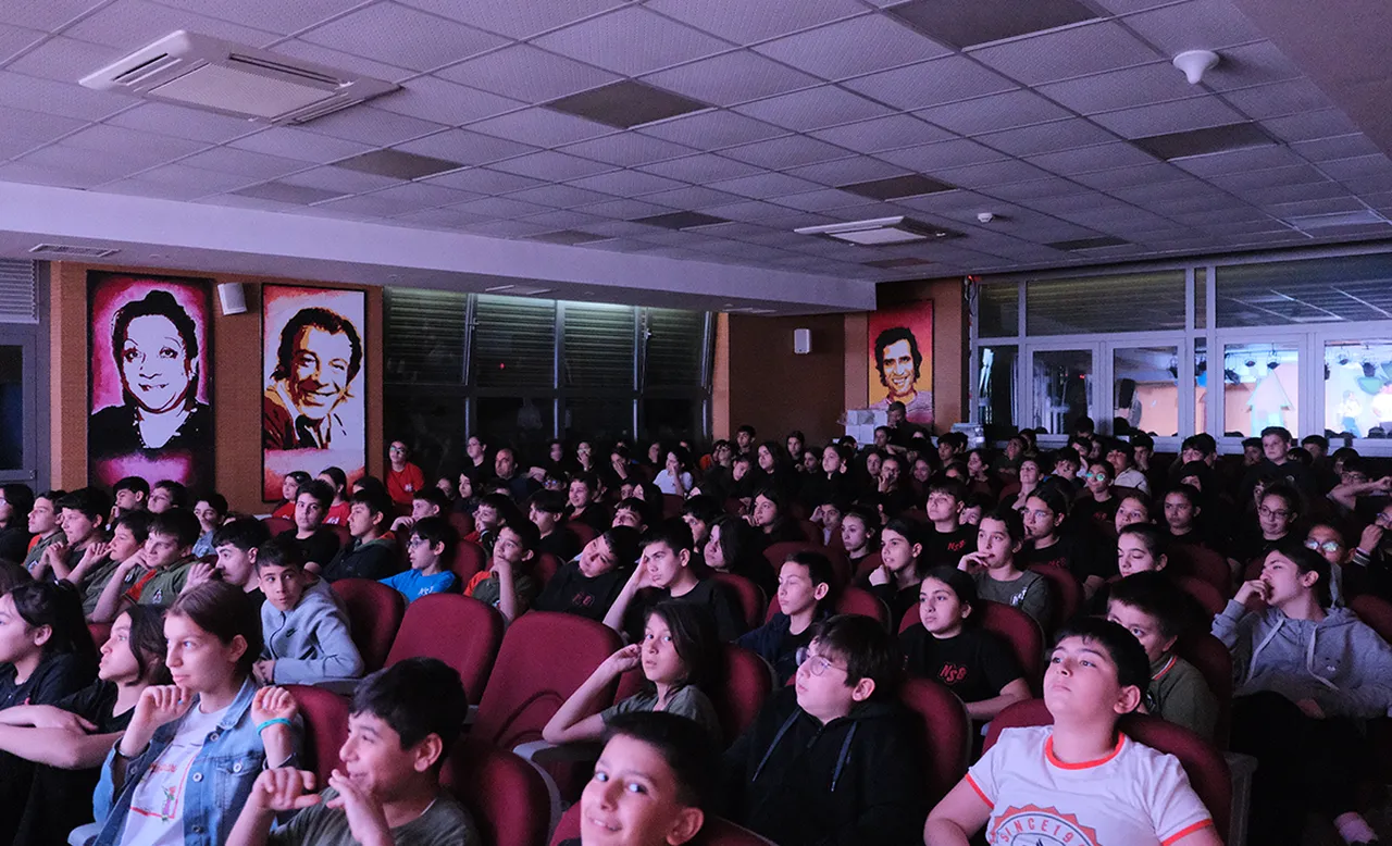 Sıfır Atık Vakfından dikkat çeken proje! Öğrenciler sahnede aktif rol alıyor