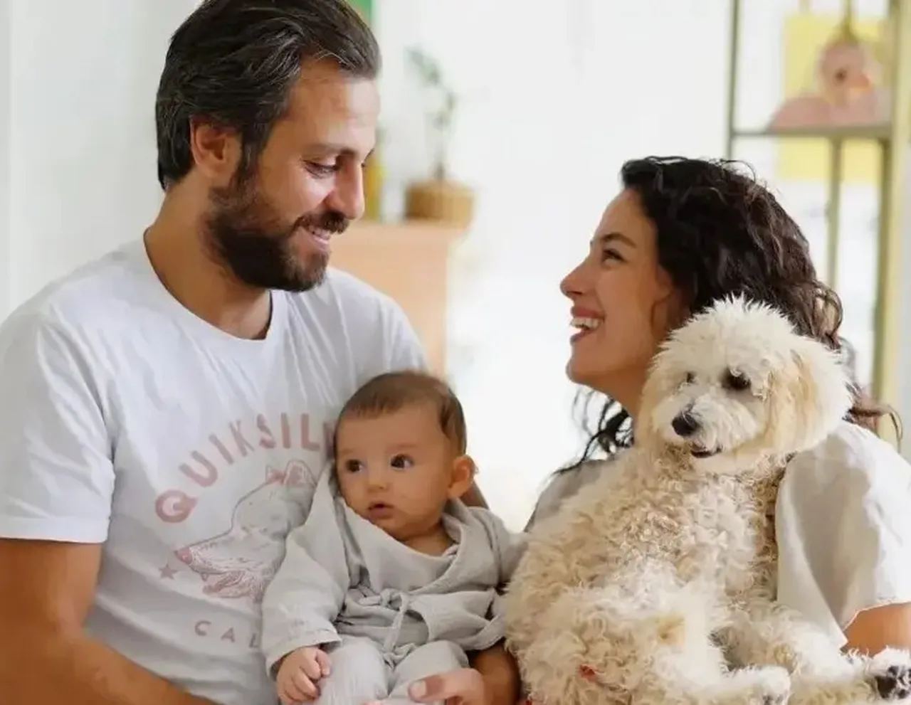 Ünlü çiftten kötü haber! 8 yıllık evlilik sessiz sedasız bitti