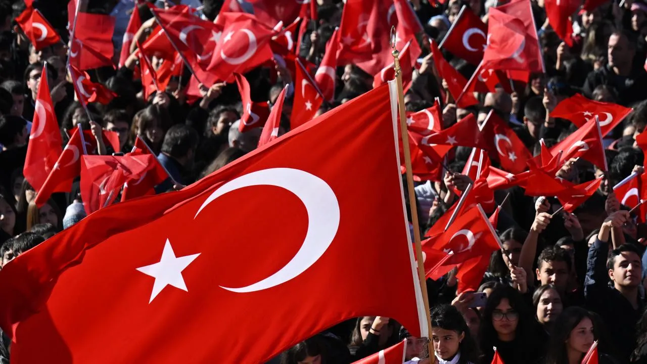 18 Mayıs (yarın) okullar tatil mi, yarım gün mü? 19 Mayıs Gençlik ve Spor Bayramı öncesi tatil durumu gündemde