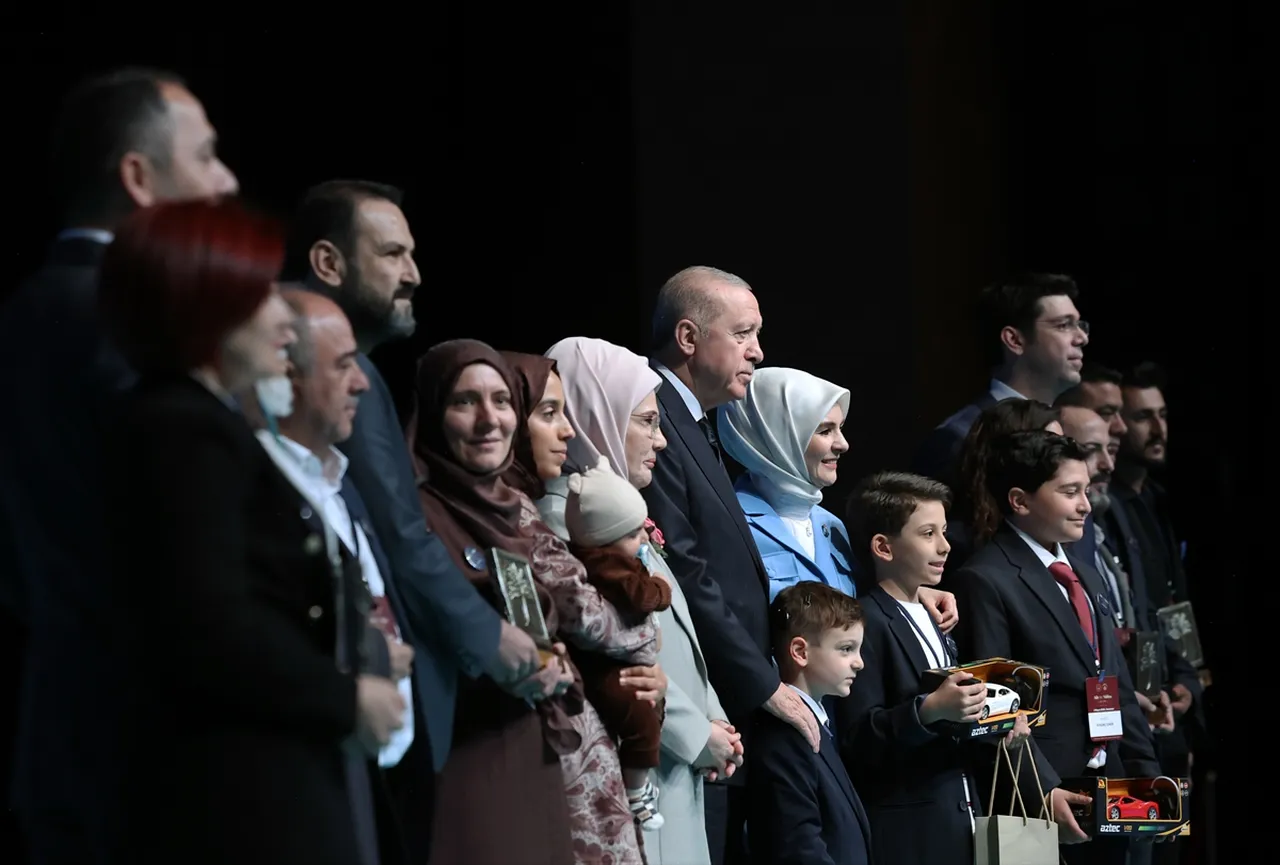 Aile Bakanlığı'ndan aile yapısını güçlendirecek yeni hamle: Millî Aile Haftası'nda üç kuşak bir sofrada