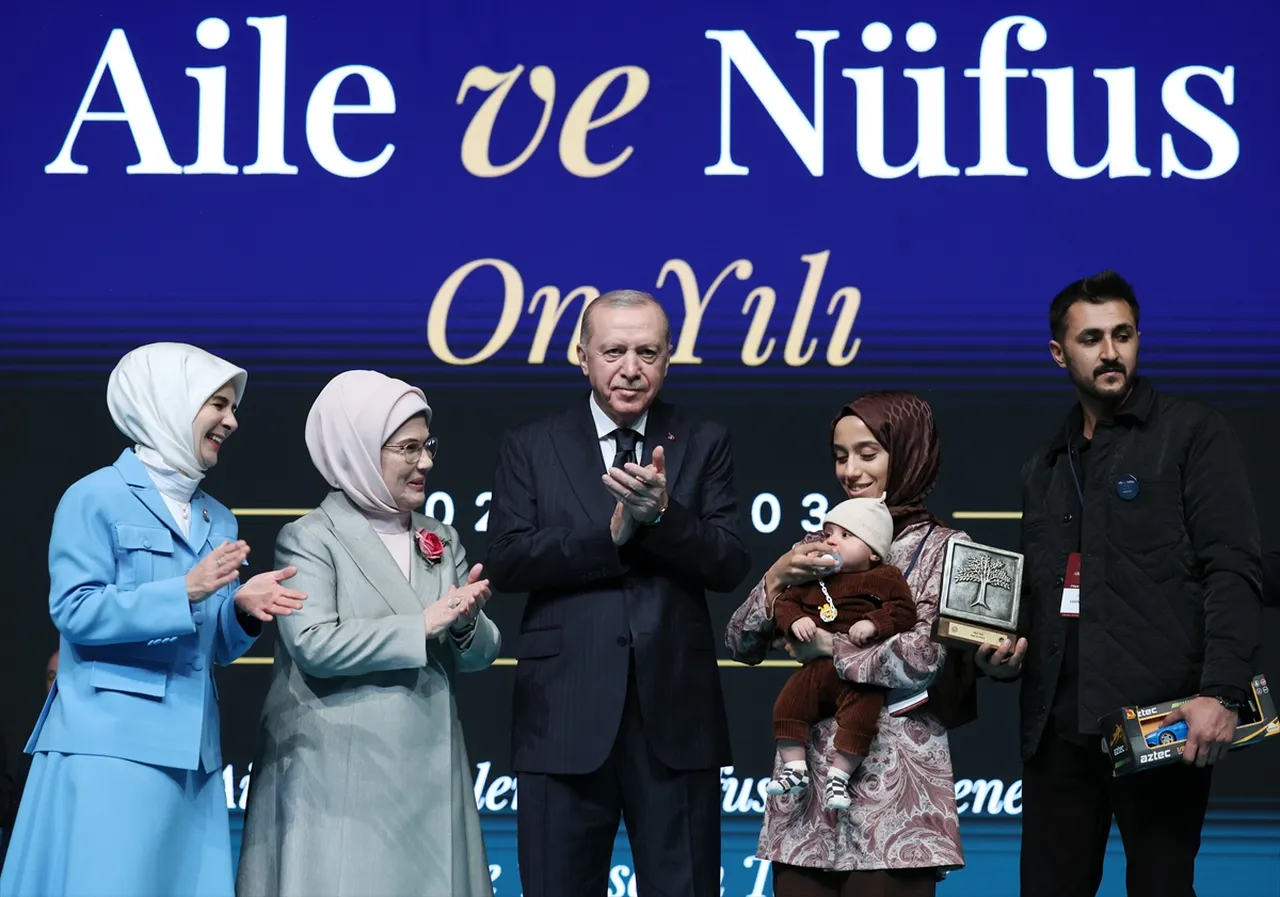 Aile Bakanlığı'ndan aile yapısını güçlendirecek yeni hamle: Millî Aile Haftası'nda üç kuşak bir sofrada