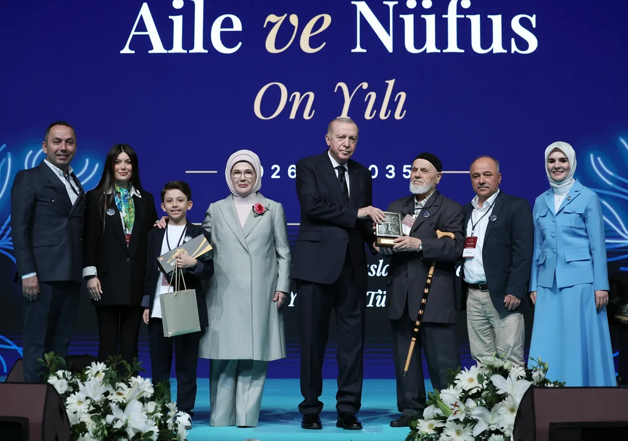 Aile Bakanlığı'ndan aile yapısını güçlendirecek yeni hamle: Millî Aile Haftası'nda üç kuşak bir sofrada