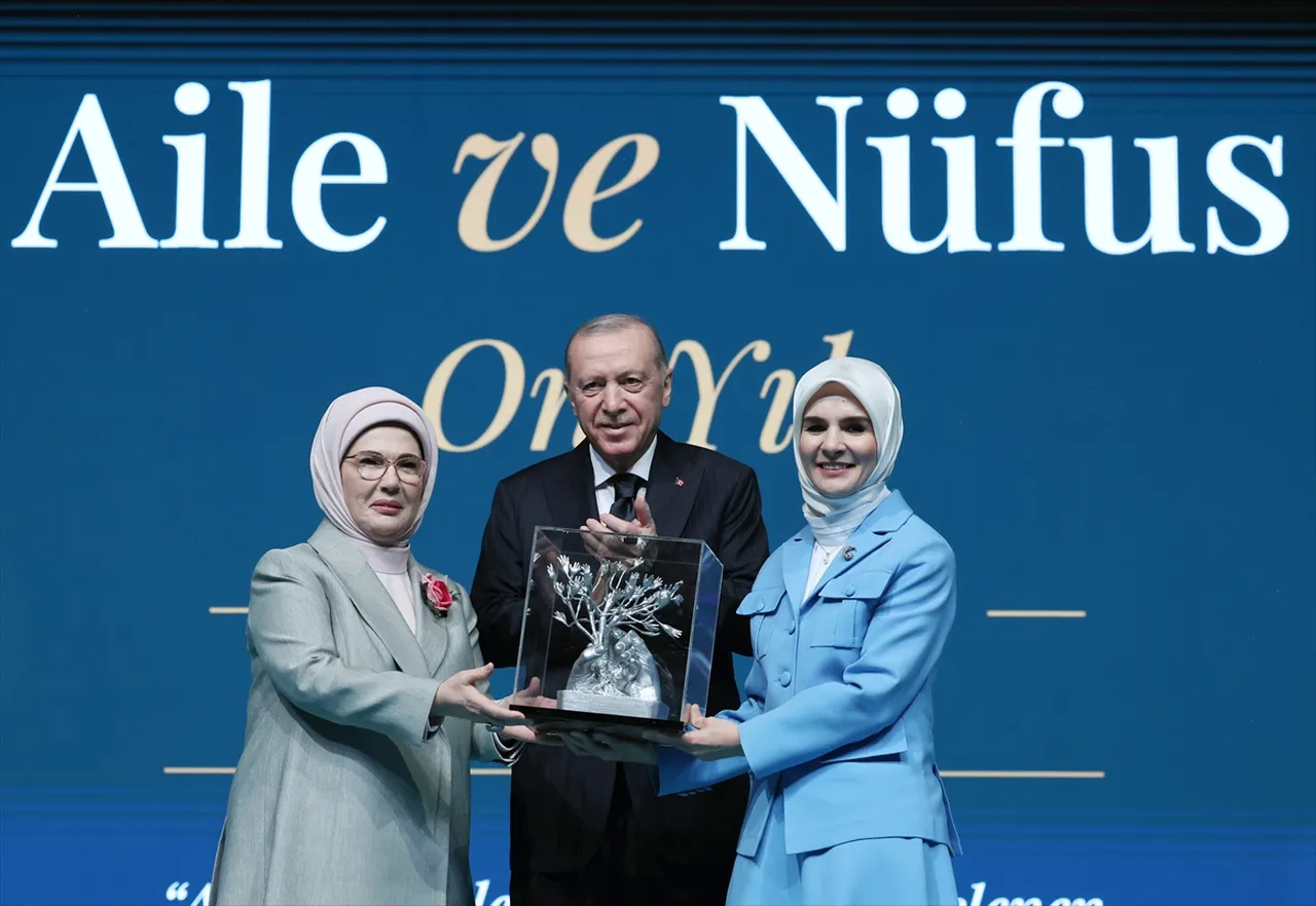 Aile Bakanlığı'ndan aile yapısını güçlendirecek yeni hamle: Millî Aile Haftası'nda üç kuşak bir sofrada