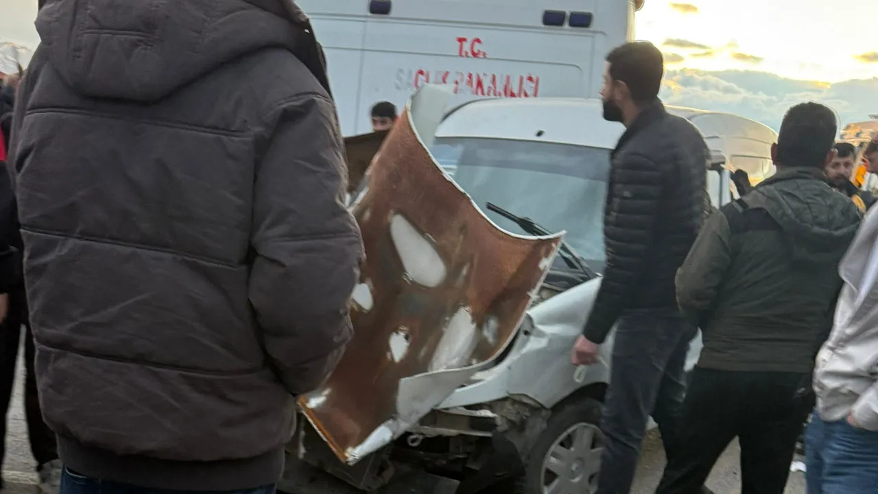 Hakkari'de zincirleme kaza: 12 kişi yaralandı