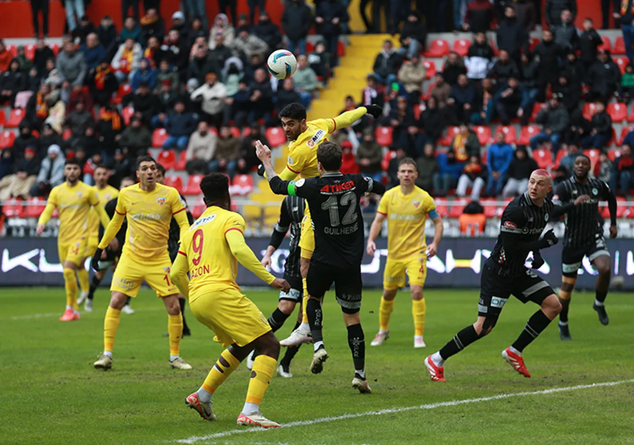 Kayserispor - Konyaspor canlı yayın hangi kanalda, saat kaçta? Maçın hakemi Melek Dakan oldu!