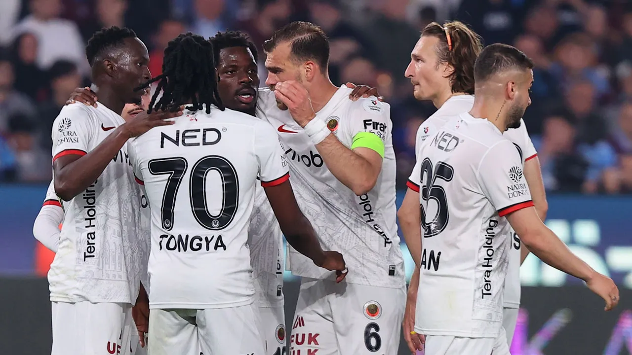 Trabzon'da 3 golle kazanan Gençlerbirliği, lige tutundu