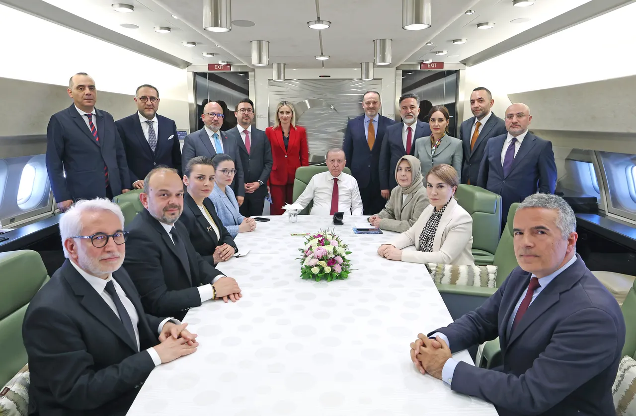 Erdoğan, aralarında yazarımız Sevil Nuriyeva’nın da bulunduğu gazetecilerin sorularını cevapladı.