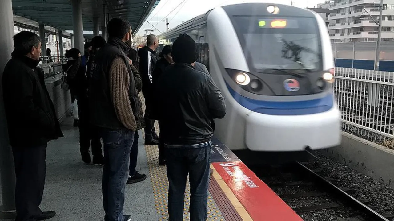 19 Mayıs'ta toplu taşıma ücretsiz mi? Yarın metro, Başkentray, Marmaray ve İZBAN bedava mı?