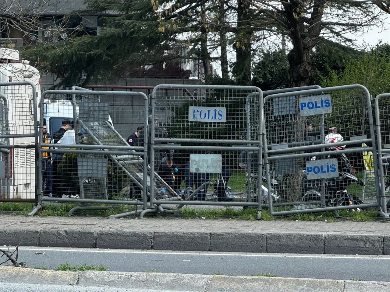 4 silah ve 8 şarjörle teröristleri engellemiş! Polisin ifadesi ortaya çıktı! İsrail Başkonsolosluğu önündeki saldırıda yeni detaylar