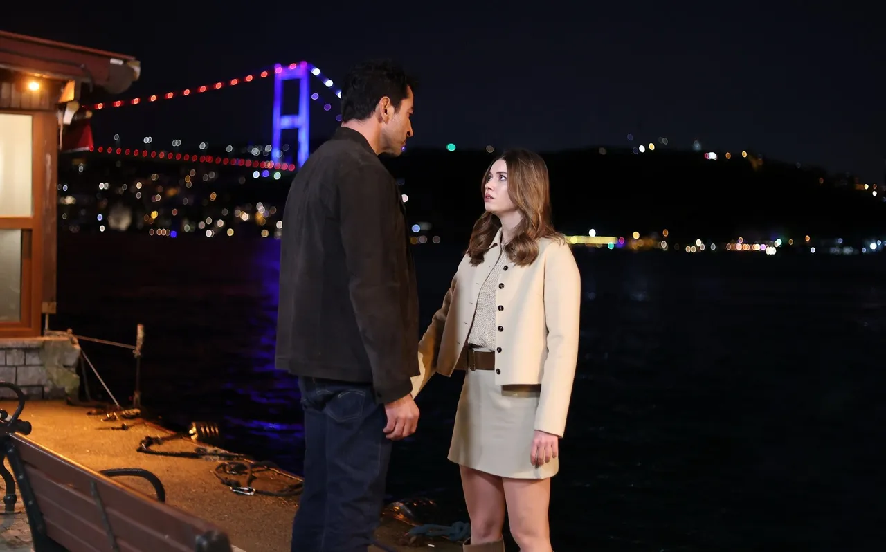 Afra Saraçoğlu ABİ dizisinden ayrılıyor mu, neden? Avukat Çağla'yı oynuyordu