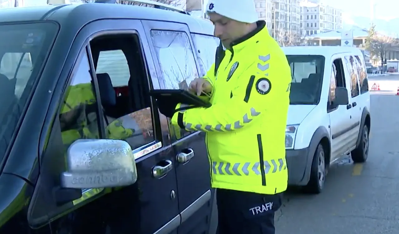 Araçta pense, tornavida ve yedek ampul bulundurmak zorunlu mu? İşte araçlarda bulunması gereken güvenlik ekipmanları!