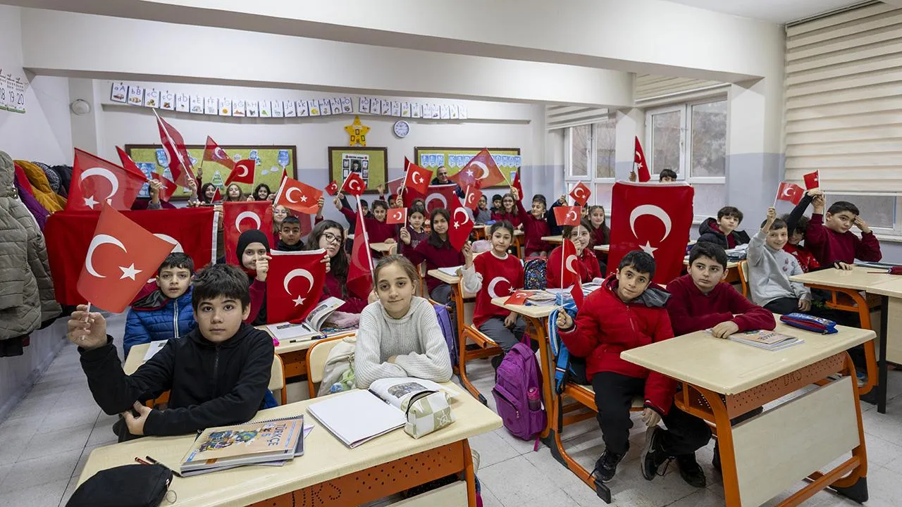 Bugün okullar tatil mi, yarım gün mü? 18 Mayıs Pazartesi okullarda tatil durumu!