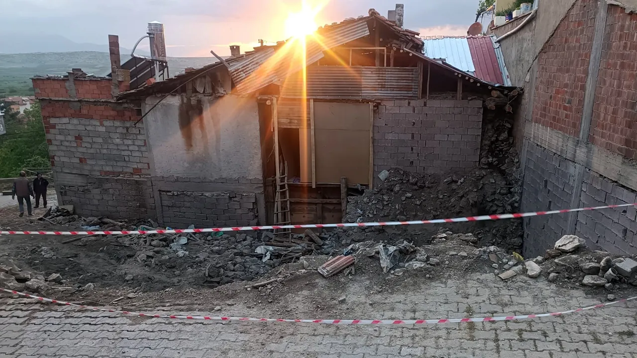 Çocuklar oynarken buldu, ekipler evi ablukaya aldı! 'Kurtuluş Savaşı' iddiası