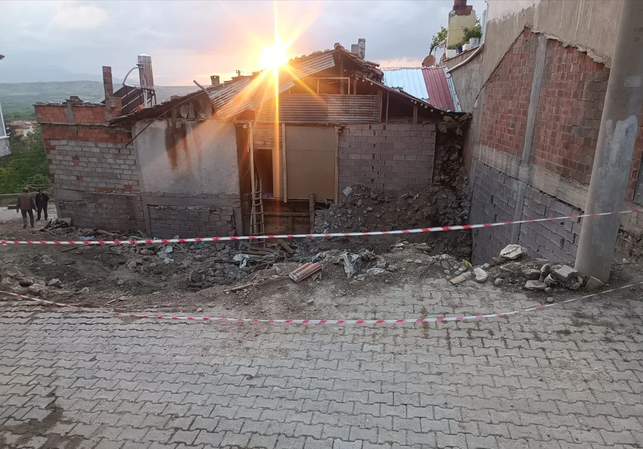 Çocuklar oynarken buldu, ekipler evi ablukaya aldı! Kurtuluş Savaşı iddiası