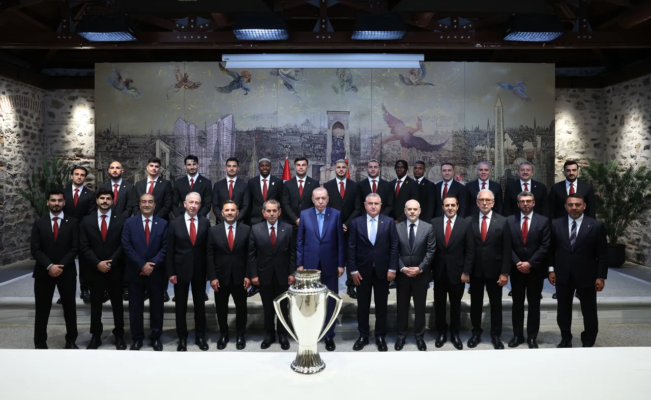 Cumhurbaşkanı Erdoğan Galatasaray Futbol Takımını kabul etti