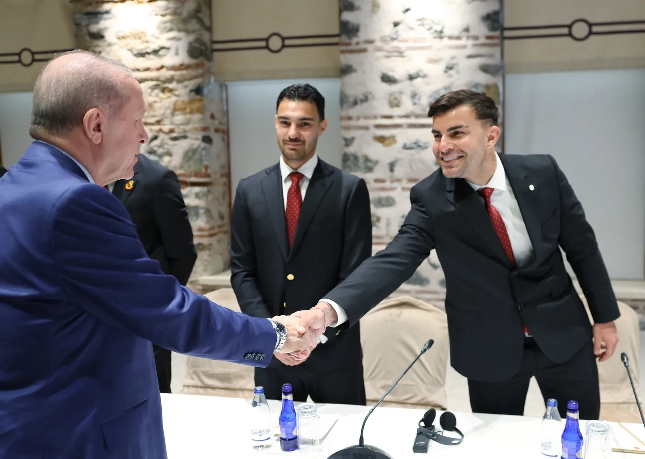 Cumhurbaşkanı Erdoğan Galatasaray Futbol Takımını kabul etti
