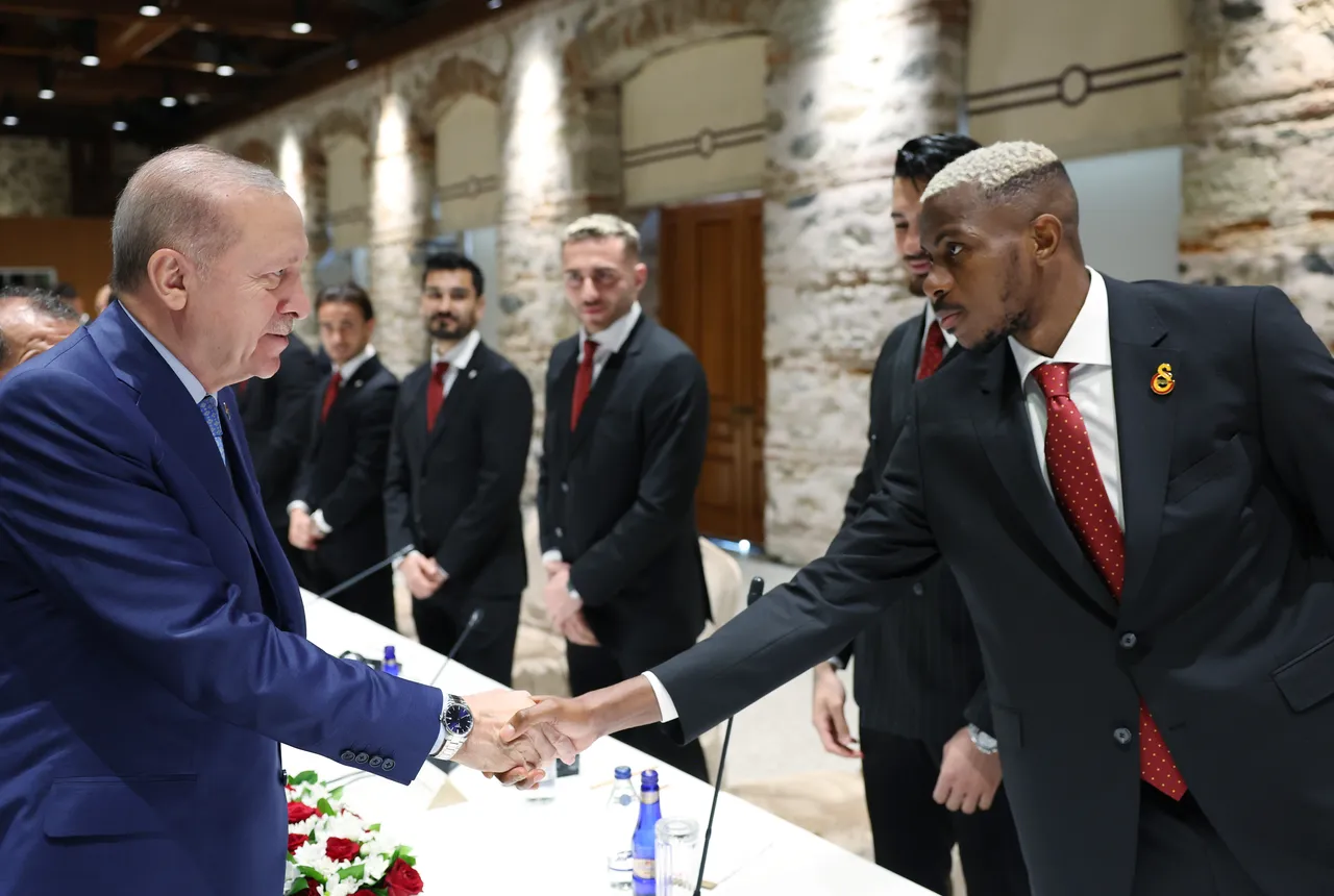 Cumhurbaşkanı Erdoğan Galatasaray Futbol Takımını kabul etti