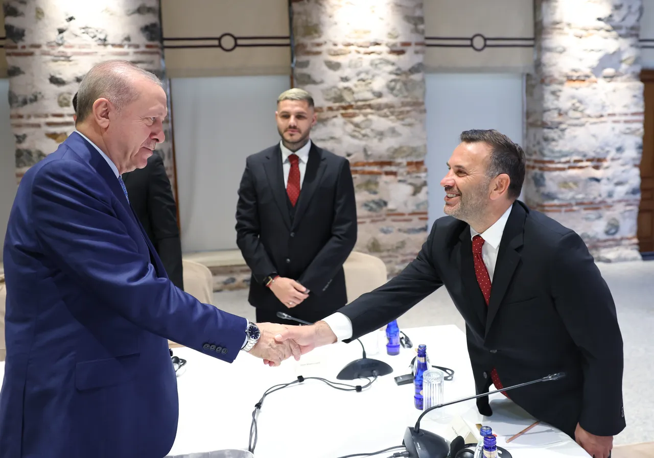 Cumhurbaşkanı Erdoğan Galatasaray Futbol Takımını kabul etti