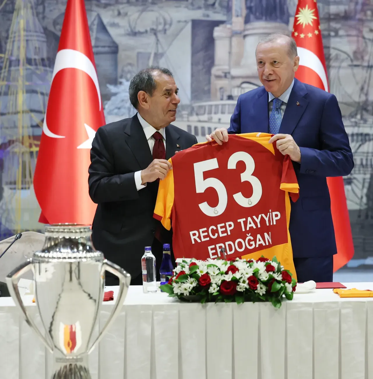 Cumhurbaşkanı Erdoğan Galatasaray Futbol Takımını kabul etti
