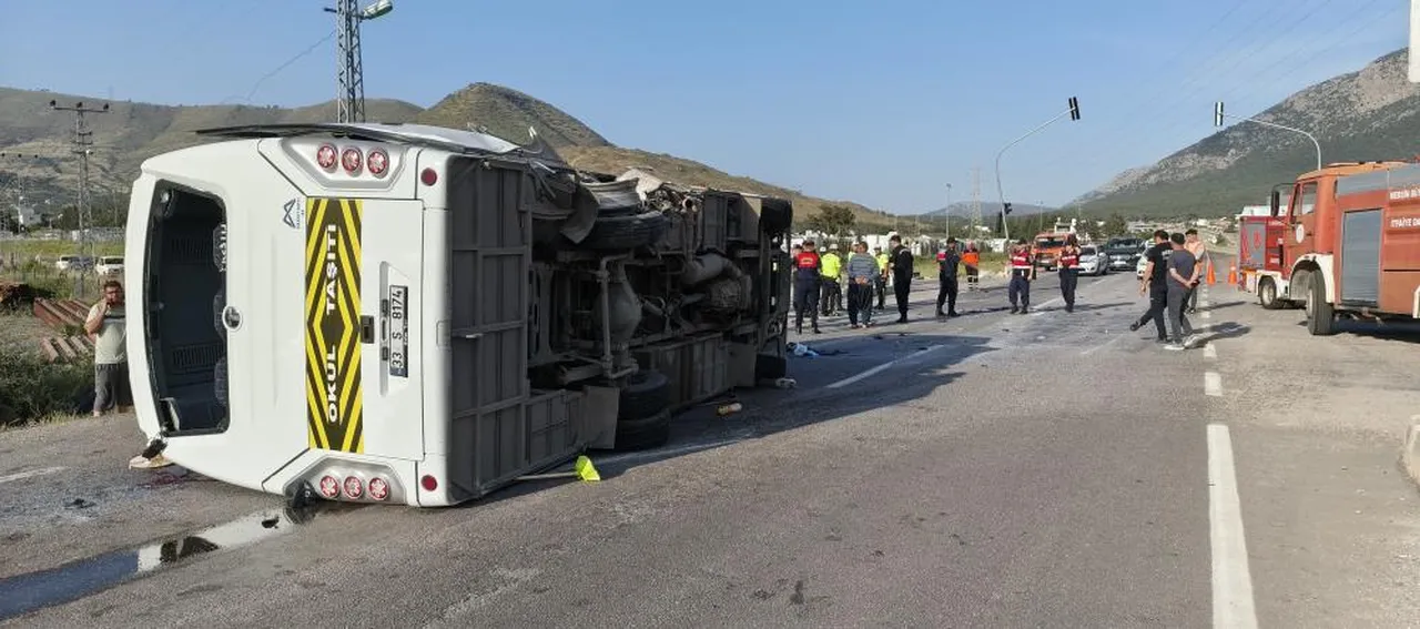 Mersin'de kaza! Rus öğrencileri taşıyan servis devrildi: 17 yaralı