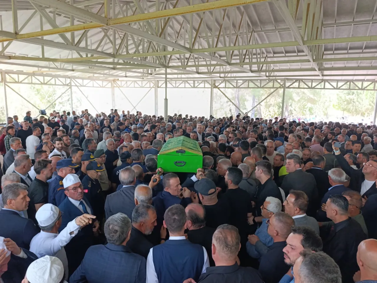 Mevlüt Çavuşoğlu'nun acı günü! Kardeşi son yolculuğuna uğurlandı