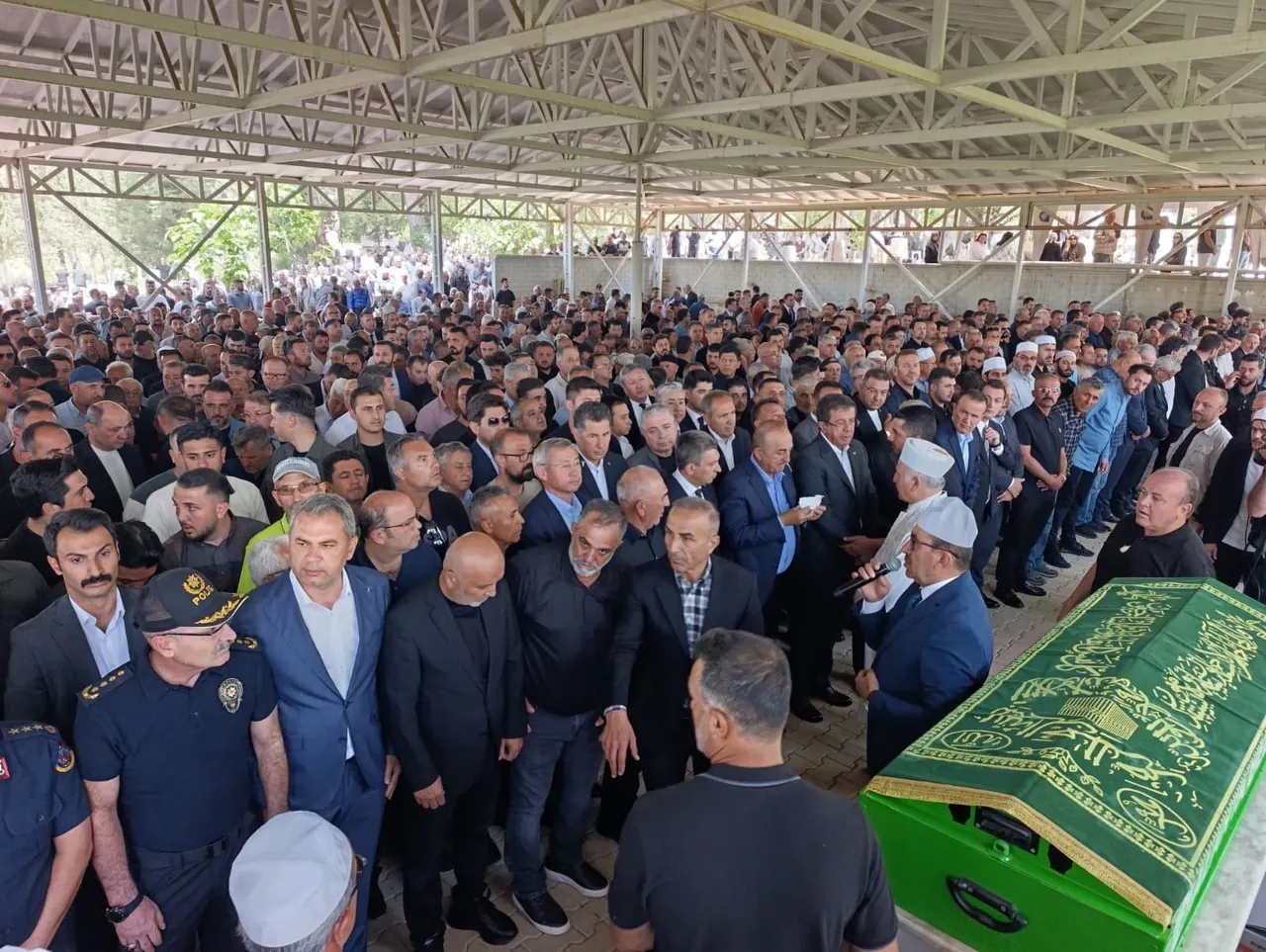 Mevlüt Çavuşoğlu'nun acı günü! Kardeşi son yolculuğuna uğurlandı