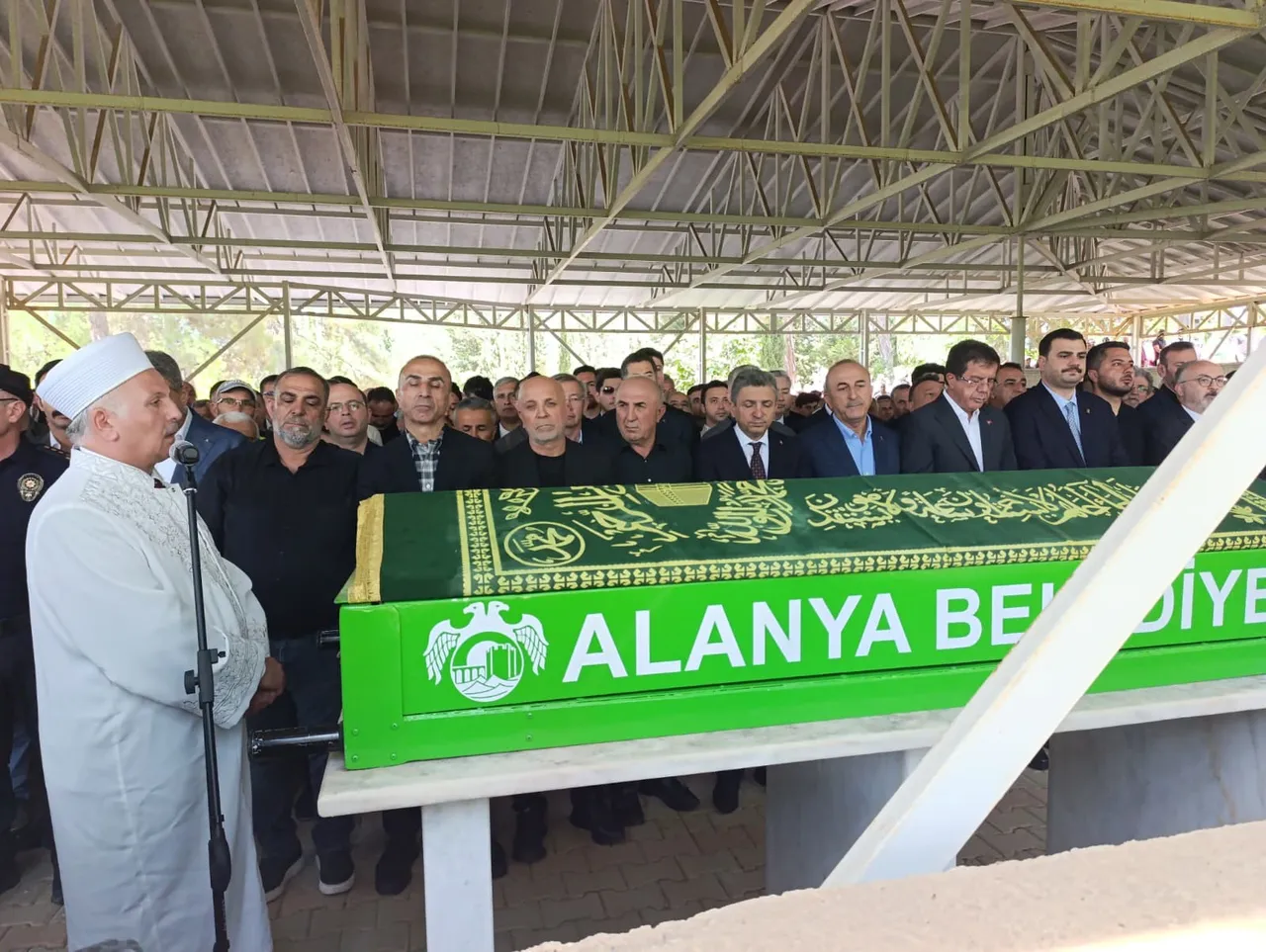 Mevlüt Çavuşoğlu'nun acı günü! Kardeşi son yolculuğuna uğurlandı