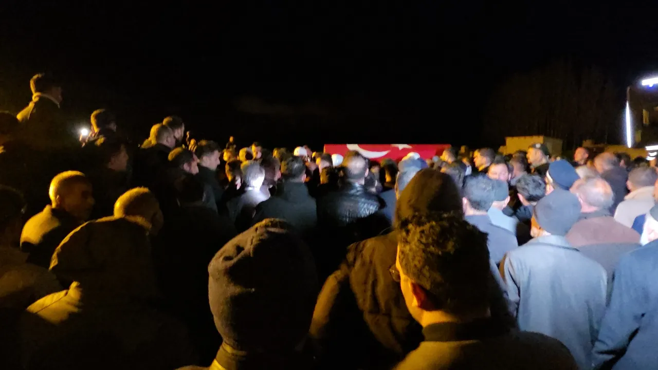 Şehit polis Emrah Koça veda! Vanda gözyaşlarıyla uğurlandı