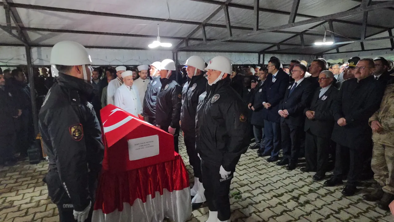 Şehit polis Emrah Koça veda! Vanda gözyaşlarıyla uğurlandı