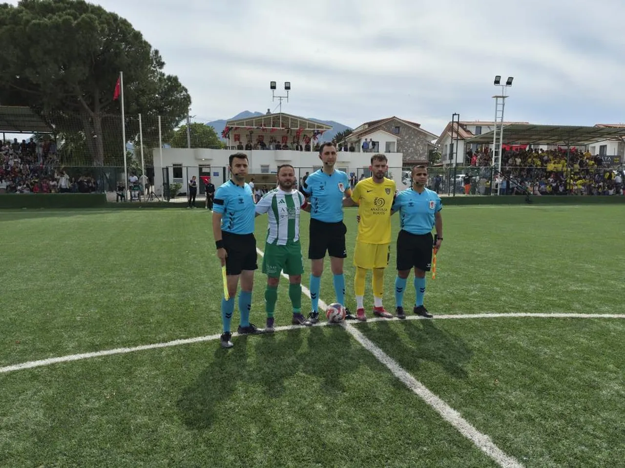 19 Mayıs etkinliğinde ortalık karıştı! Futbolcular maç sonu birbirine girdi