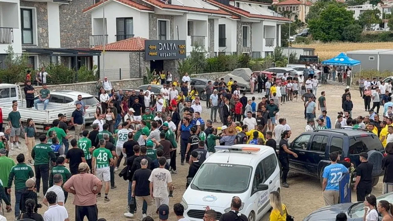 19 Mayıs etkinliğinde ortalık karıştı! Futbolcular maç sonu birbirine girdi