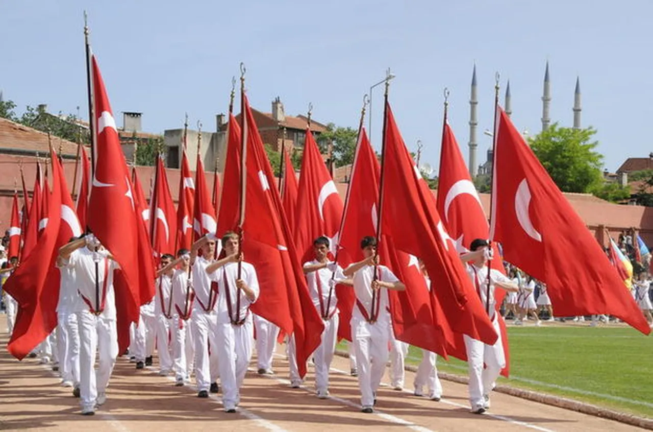 20 Mayıs okullar tatil mi, yarın okul var mı?