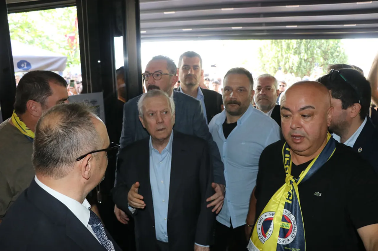 Aziz Yıldırım'ın dernek ziyaretinden